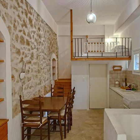 Апартаменти Στούντιο Σε Πέτρινο Σπίτι, Κοντά Σε Παραλία Кіпарісія Екстер'єр фото